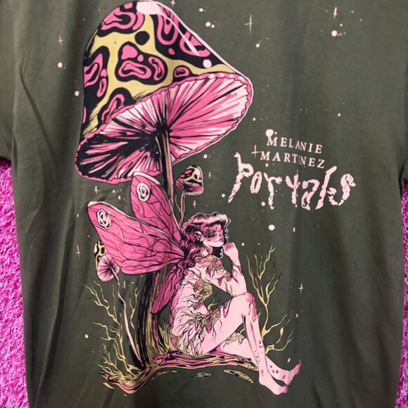 Melanie Martinez Fairy Mushroom tshirt size large - Picture 2 of 4